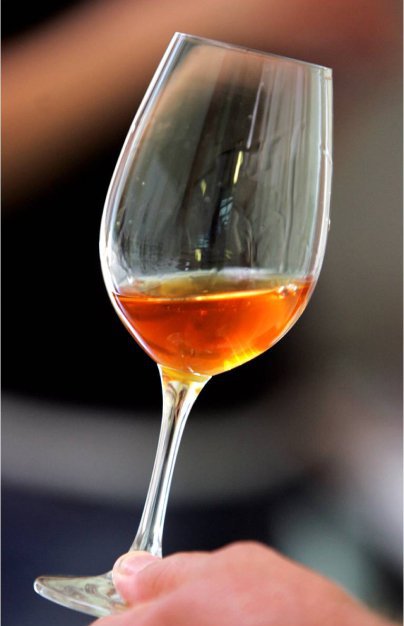 As peles das uvas Moscatel são muito ricas em sabor, sendo mantidas presentes durante a fermentação.